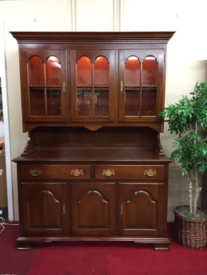 colonial furniture lighted hutch