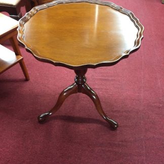 Councill Craftsmen Scalloped Pedestal Table