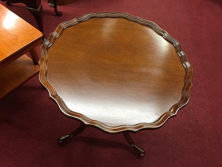 Councill Craftsmen Scalloped Pedestal Table