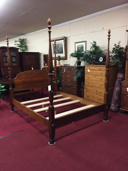 Lexington Vintage Queen Size Poster Bed