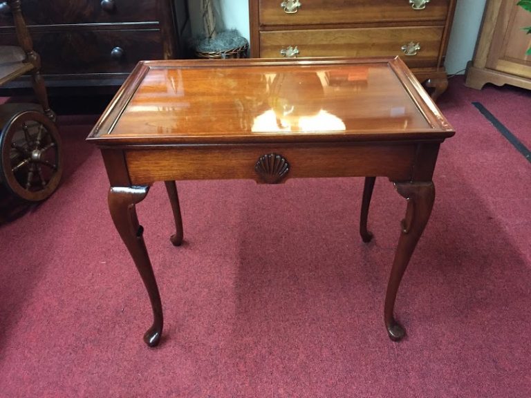 Mahogany Queen Anne Tea Table