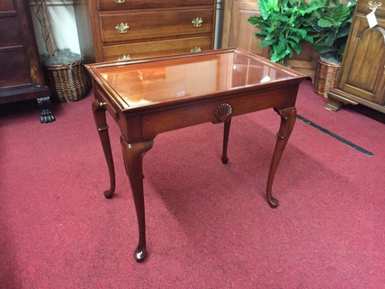 Mahogany Queen Anne Tea Table