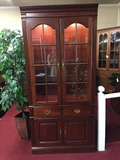 Pennsylvania House Lighted Cabinet