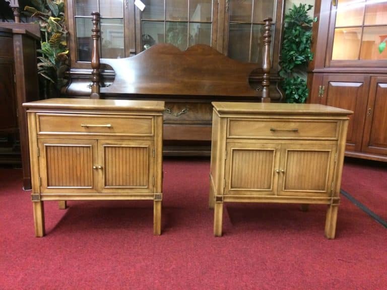 Vintage Mid Century Style Nightstands, Thomasville Furniture, The Pair