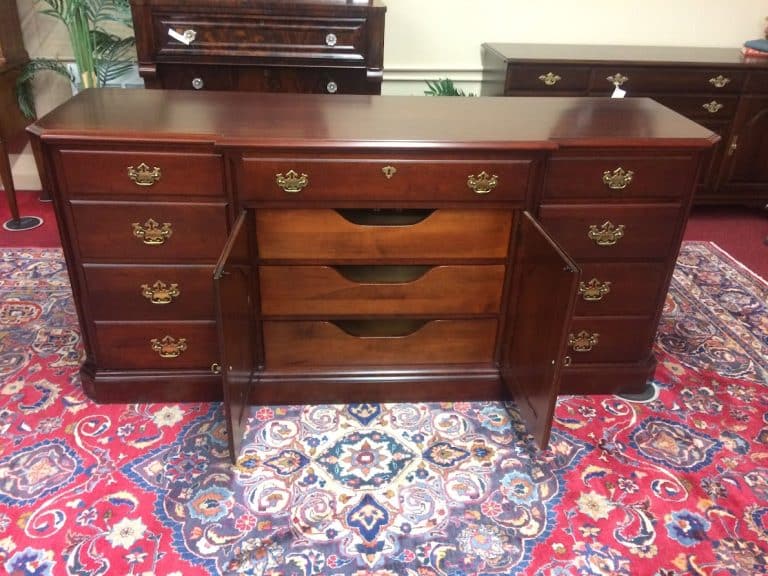 Vintage Dresser with Fitted Drawers, Pennsylvania House Furniture