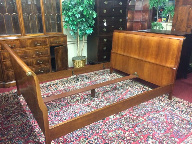 Vintage Bed, Queen Size Bed, Sleigh Bed, Neoclassical Bed, Baker Furniture