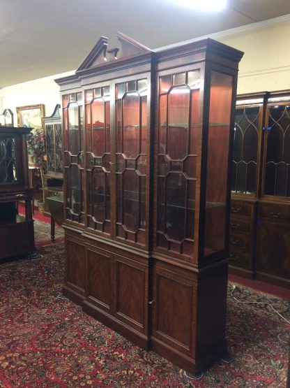 Henkel Harris Breakfront, Vintage China Cabinet, Georgian Style China Cabinet - Image 2